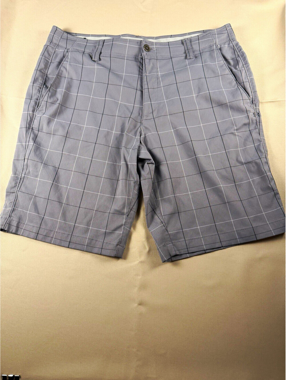 Under Armour HeatGear Men's Gray Plaid Golf Shorts 38 Loose Fit 11" Pockets